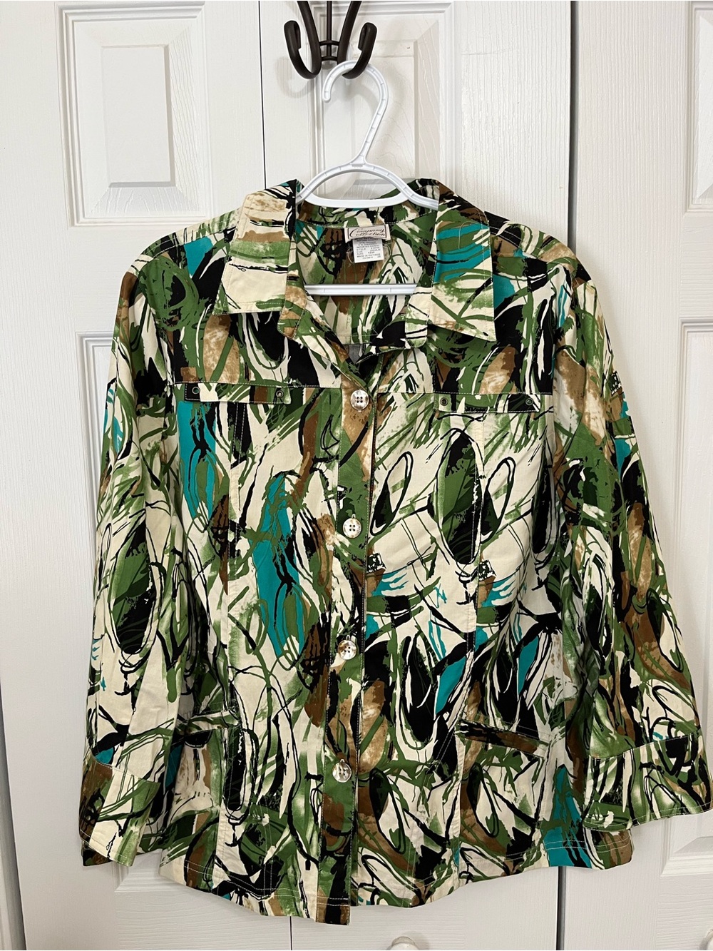 Button-Front Women's Abstract Leaf Print Shirt - Green Multicolor